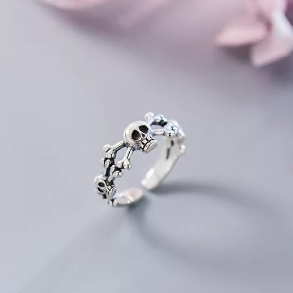 New Sterling Silver 925 Skull & Bones Ring - Picture 2 of 7